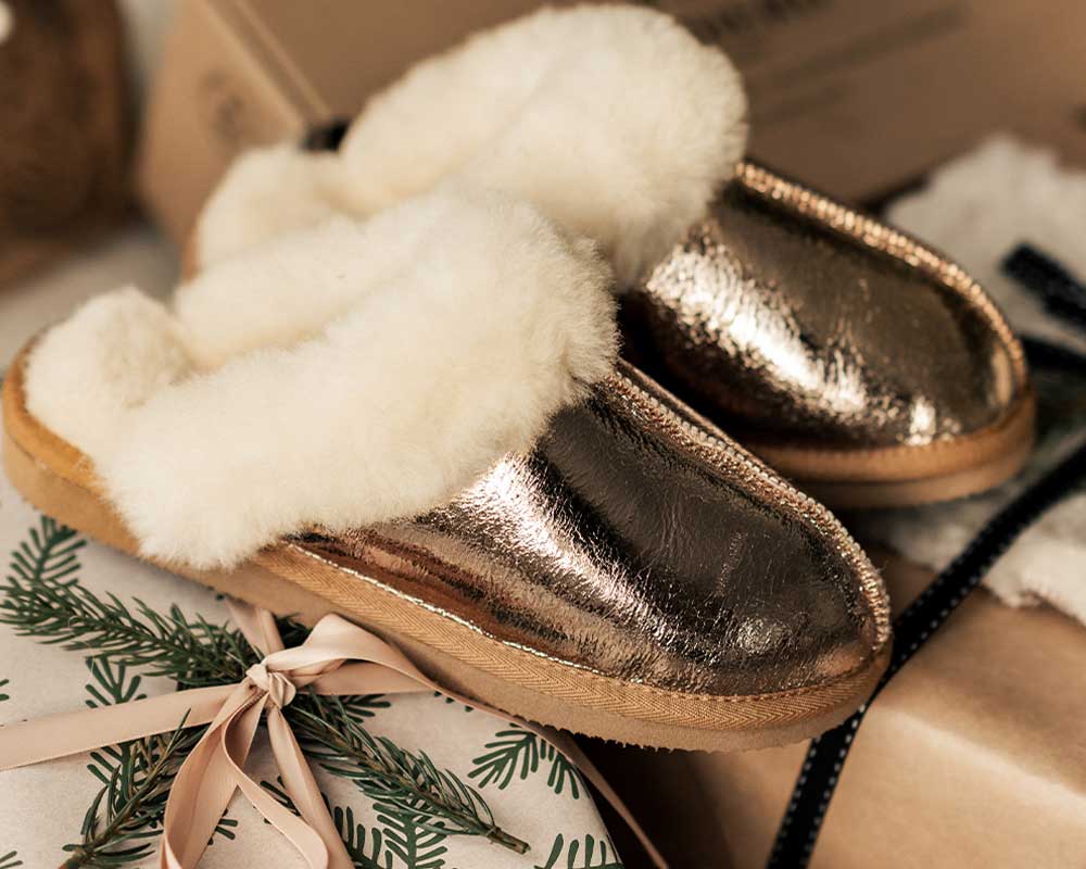 Från sköna tofflor till mysiga stolsdynor, Shepherd of Sweden har allt för att skapa en minnesvärd jul.