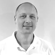 henrik-granholm_personalfoto_svartvit_500x500